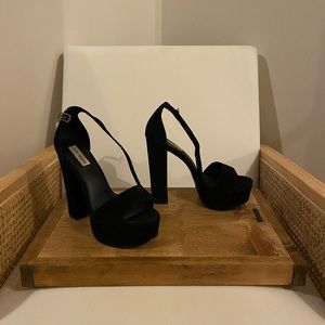 Steve Madden Gonzo Black Platform Heels